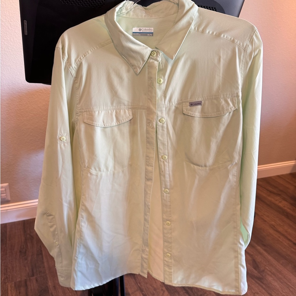 Columbia Women's Light Green Button-Up Top